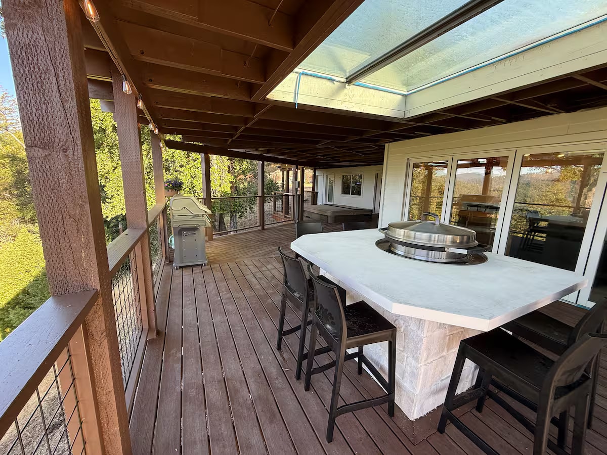 Cliff House covered deck with outdoor cooking and hot tub