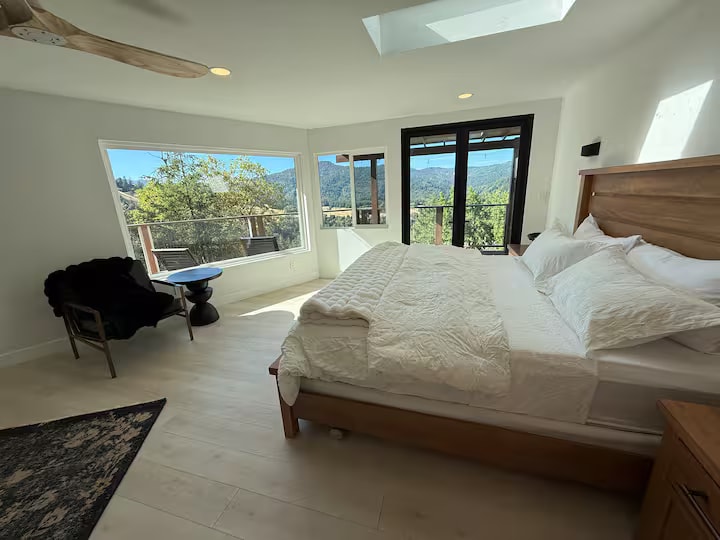 Cliff House bedroom with mountain views