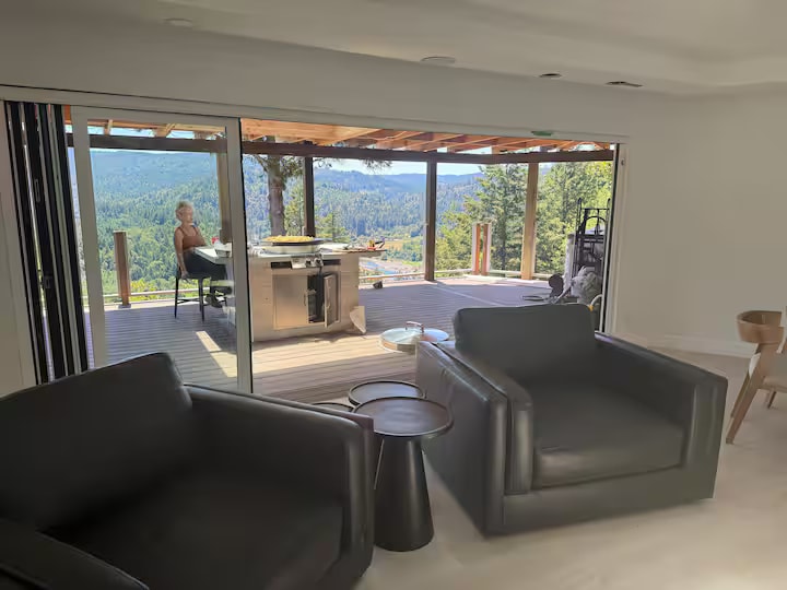 Cliff House living space opening to the outdoor kitchen